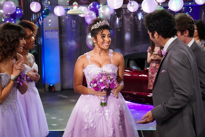 The Neighborhood - Welcome to the Quinceañera - Photos