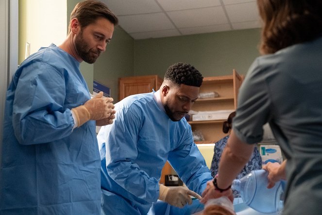 New Amsterdam - Season 4 - We're in This Together - Photos - Ryan Eggold, Jocko Sims