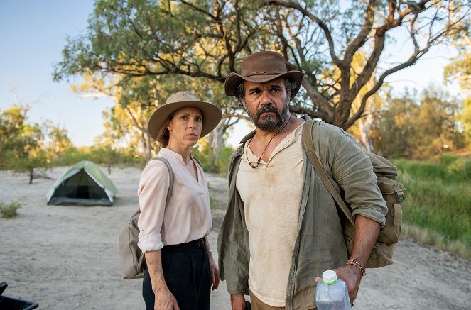 Barfuß durch Australien - Z filmu - Anneke Kim Sarnau, Aaron Pedersen