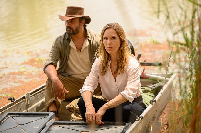 Barfuß durch Australien - Film - Aaron Pedersen, Anneke Kim Sarnau