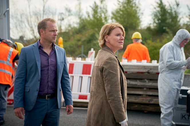 Marie Brand - Marie Brand und die Ehrenfrauen - Z filmu - Hinnerk Schönemann, Mariele Millowitsch