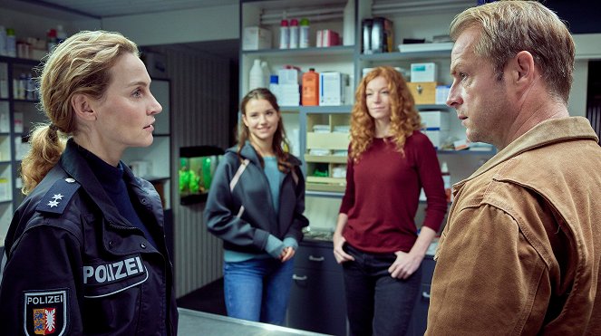 Veterinář vyšetřuje - Auf der Flucht - Z filmu - Jana Klinge, Carolin Garnier, Marleen Lohse, Hinnerk Schönemann