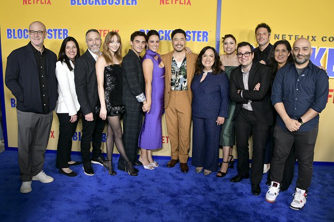Blockbuster - De eventos - Blockbuster S1 Premiere at Netflix Tudum Theater on October 27, 2022 in Los Angeles, California