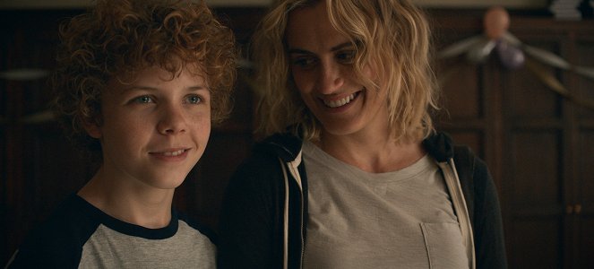 Dear Edward - Shelter - Van film - Colin O'Brien, Taylor Schilling