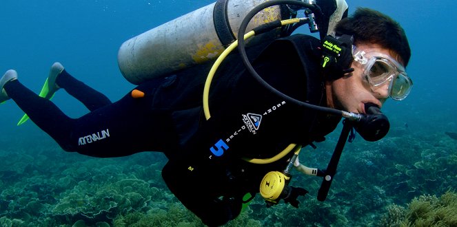 Zac Efron nohama na Zemi - Great Barrier Reef - Z filmu