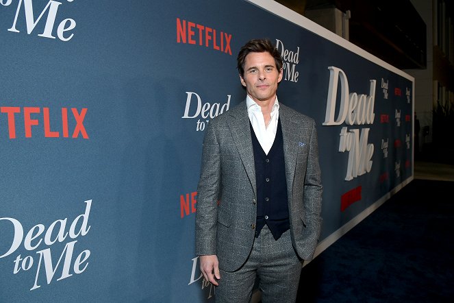 Dead to Me - Season 3 - Veranstaltungen - Los Angeles Premiere Of Netflix's 'Dead To Me' Season 3 held at the Netflix Tudum Theater on November 15, 2022 in Hollywood, Los Angeles, California, United States - James Marsden