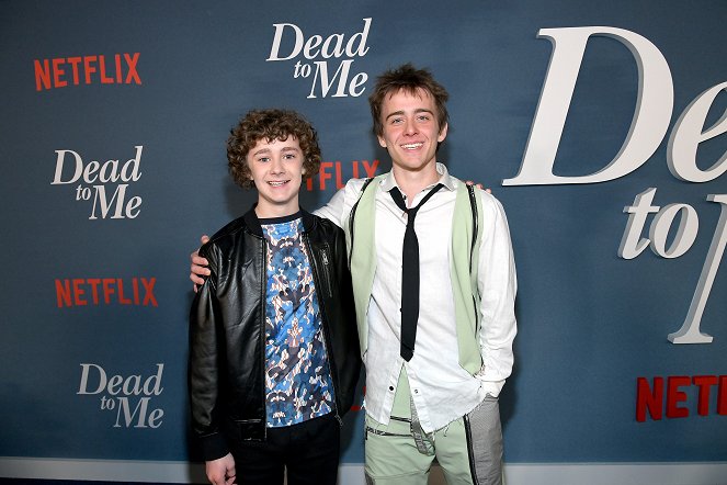 Smrt nás spojí - Série 3 - Z akcí - Los Angeles Premiere Of Netflix's 'Dead To Me' Season 3 held at the Netflix Tudum Theater on November 15, 2022 in Hollywood, Los Angeles, California, United States - Luke Roessler, Sam McCarthy