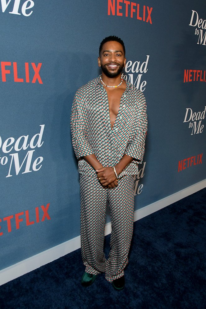 Smrt nás spojí - Série 3 - Z akcí - Los Angeles Premiere Of Netflix's 'Dead To Me' Season 3 held at the Netflix Tudum Theater on November 15, 2022 in Hollywood, Los Angeles, California, United States - Shaun Brown