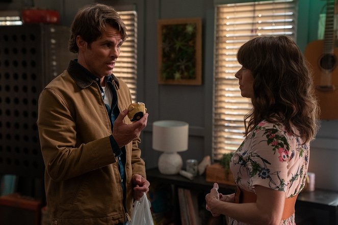 Dead to Me - Season 3 - Look at What We Have Here - Photos - James Marsden, Linda Cardellini