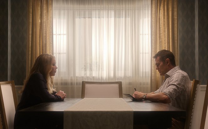 Dead to Me - We'll Find a Way - Photos - Christina Applegate, Garret Dillahunt