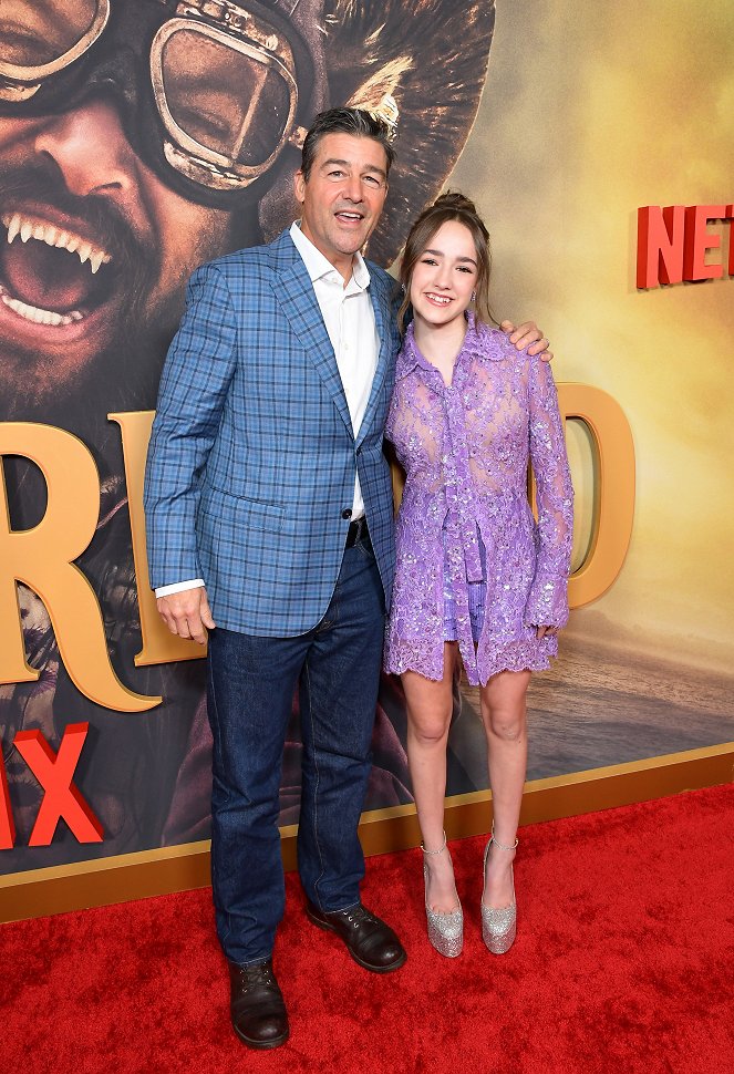 Snivokraj - Z akcií - Netflix's "Slumberland" world premiere at Westfield Century City on November 09, 2022 in Los Angeles, California - Kyle Chandler, Marlow Barkley