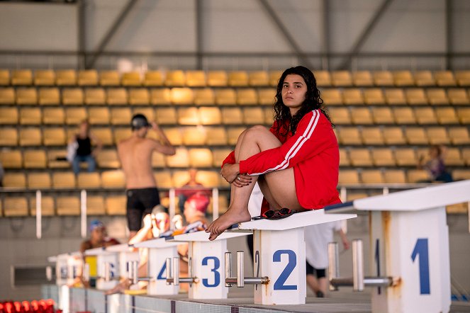 The Swimmers - Van film - Manal Issa