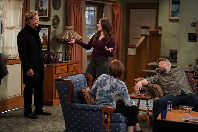 The Conners - Season 5 - Two More Years and a Stolen Rose - Photos - William H. Macy, Emma Kenney, Jay R. Ferguson