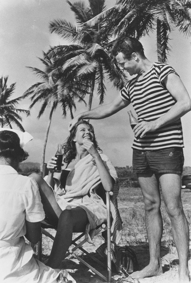 Fogo nos Trópicos - De filmagens - Rita Hayworth, Jack Lemmon