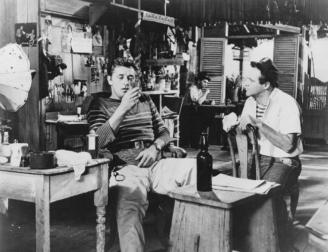 Intohimojen satama - Kuvat elokuvasta - Robert Mitchum, Jack Lemmon