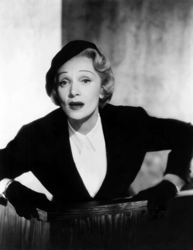 Todistaja - Promokuvat - Marlene Dietrich