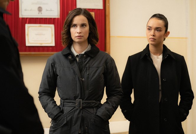 FBI: International - Kauknochen - Filmfotos - Heida Reed, Vinessa Vidotto