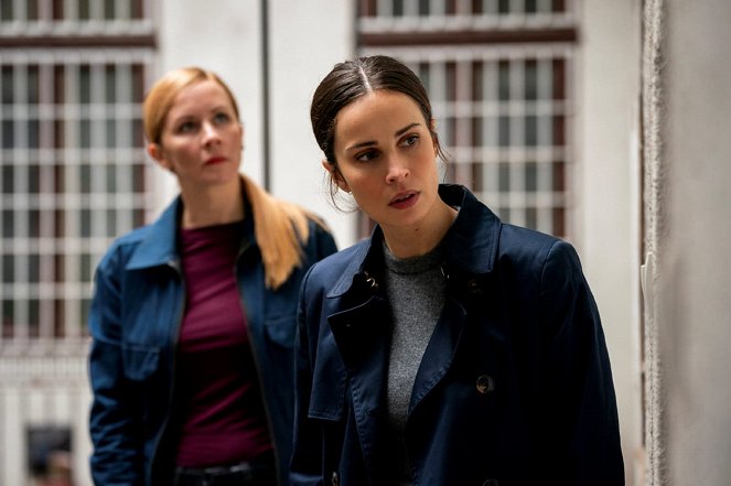 FBI: International - Season 2 - Hail Mary - Photos - Eva-Jane Willis, Heida Reed