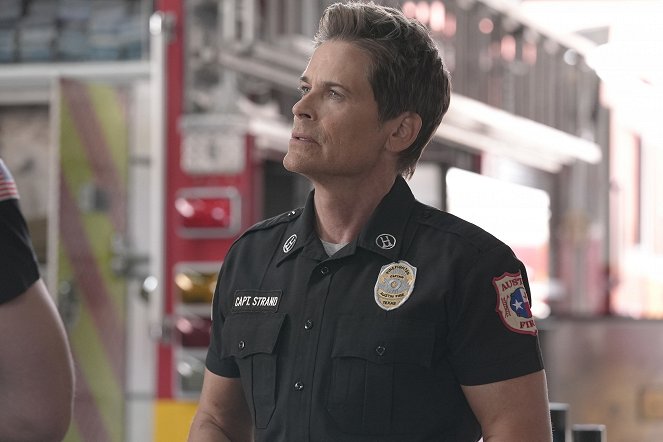 9-1-1: Lone Star - The New Hotness - Photos - Rob Lowe