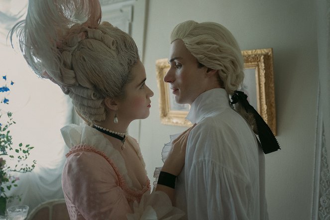 Dangerous Liaisons - Love or War - Filmfotos - Alice Englert, Nicholas Denton