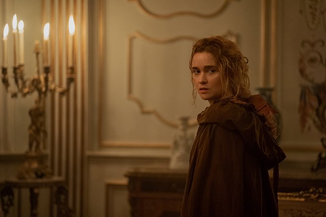 Dangerous Liaisons - Love or War - Photos - Alice Englert