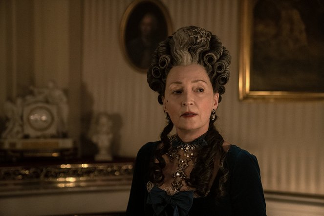 Nebezpečné známosti - Láska nebo válka - Z filmu - Lesley Manville