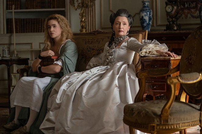 Dangerous Liaisons - Love or War - Filmfotók - Alice Englert, Lesley Manville