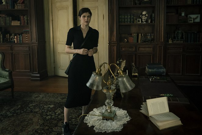 Mayfair Witches - Curioser and Curioser - Filmfotók - Alexandra Daddario