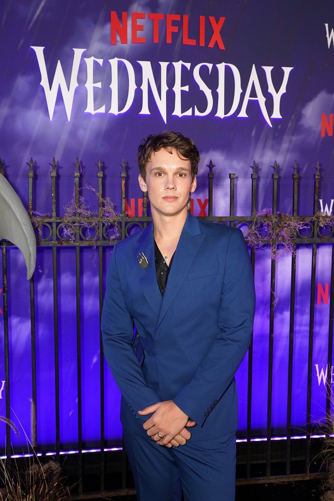 Wednesday - Events - World premiere of Netflix's "Wednesday" on November 16, 2022 at Hollywood Legion Theatre in Los Angeles, California - Hunter Doohan