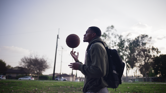Last Chance U: Basketball - When I'm Playing Basketball - Van film