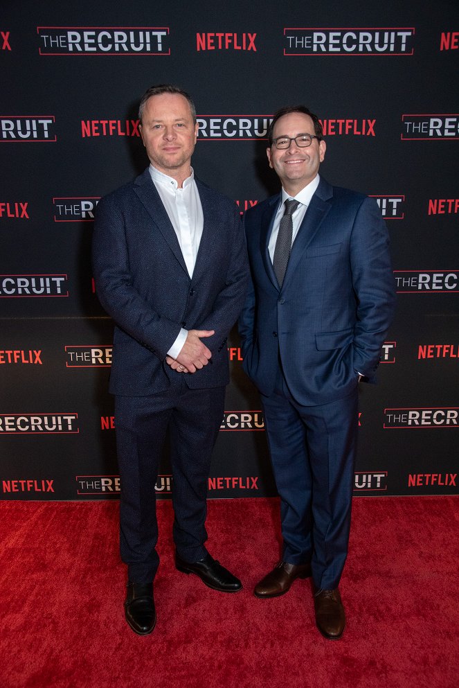 Rekrut - Z akcí - Special screening of Netflix series "THE RECRUIT" at the International Spy Museum on December 13, 2022, in Washington, DC - Alexi Hawley, Adam Ciralsky