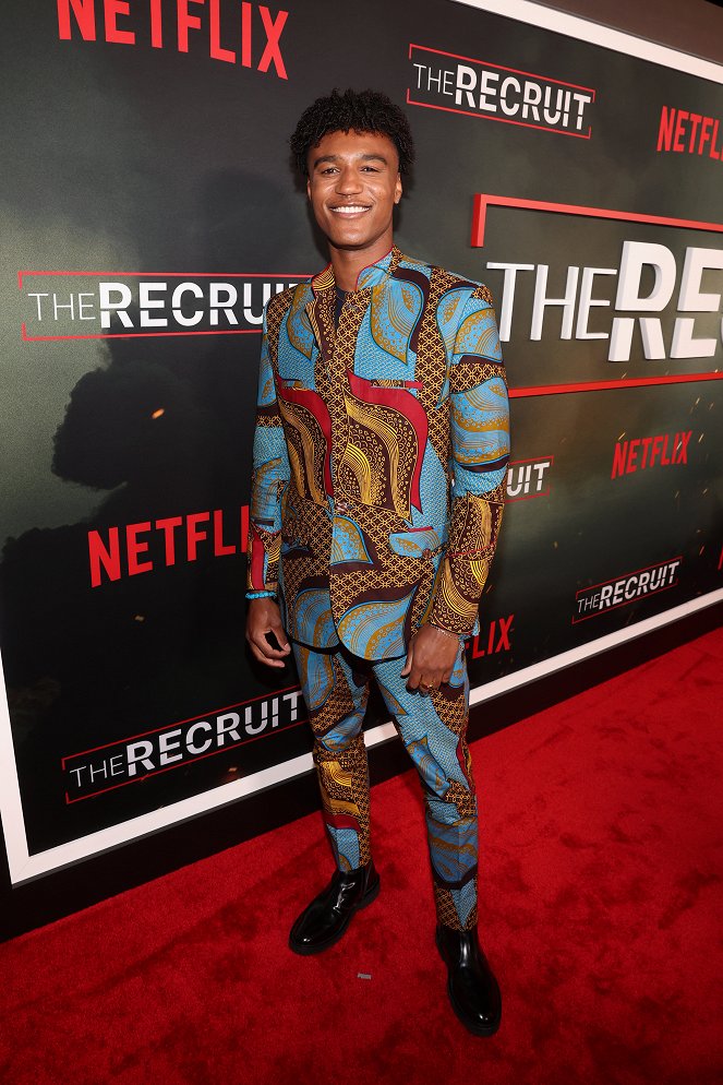 Rekrut - Z akcí - Netflix's The Recruit Los Angeles Premiere at The Grove AMC on December 08, 2022 in Los Angeles, California