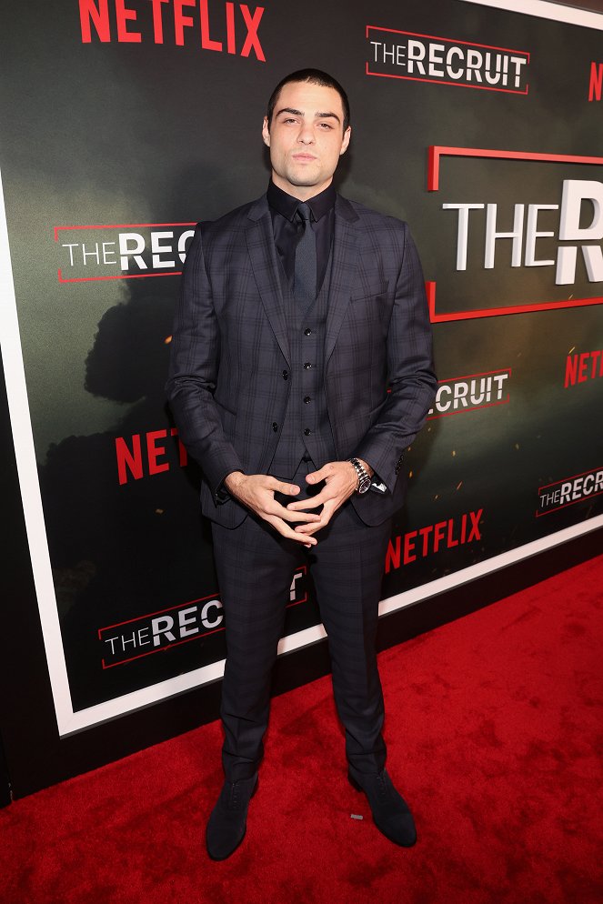 The Recruit - Veranstaltungen - Netflix's The Recruit Los Angeles Premiere at The Grove AMC on December 08, 2022 in Los Angeles, California - Noah Centineo