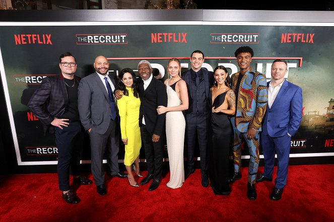 Rekrut - Z akcí - Netflix's The Recruit Los Angeles Premiere at The Grove AMC on December 08, 2022 in Los Angeles, California - Kristian Bruun, Colton Dunn, Aarti Mann, Vondie Curtis-Hall, Laura Haddock, Noah Centineo, Fivel Stewart, Alexi Hawley