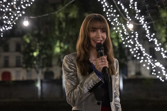 Emily in Paris - What's It All About... - Van film - Lily Collins