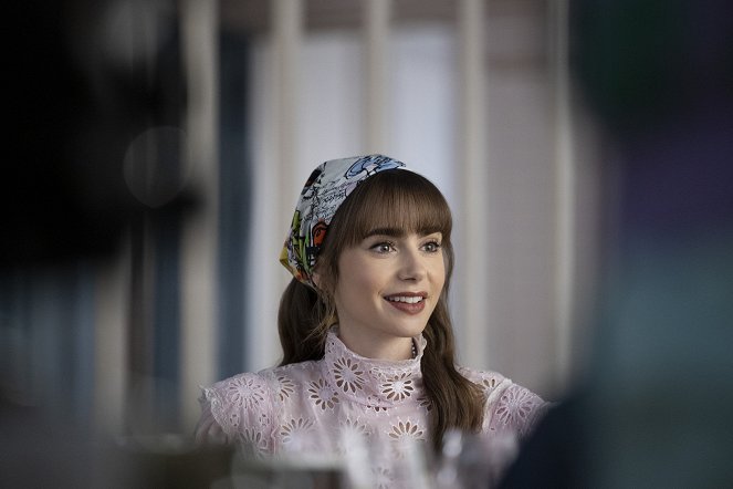 Emily in Paris - Love Is in the Air - Photos - Lily Collins