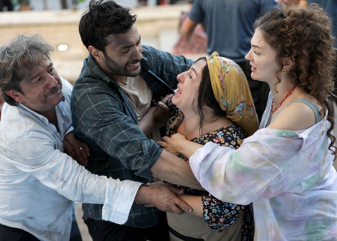 Love Logic Revenge - Episode 1 - Photos - Süleyman Atanısev, Mehmet Korhan Fırat, Zeynep Kankonde, Burcu Özberk