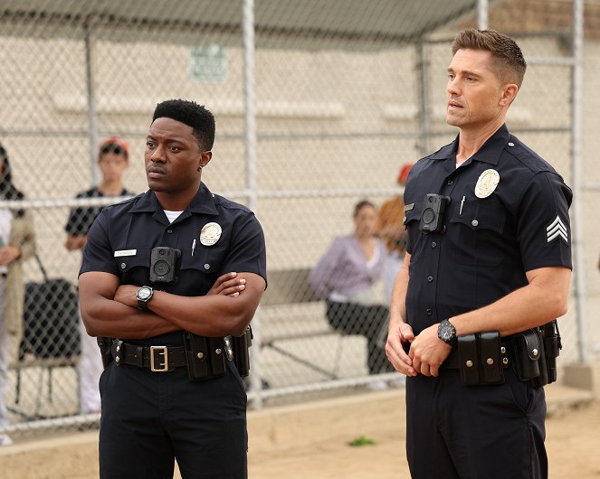 The Rookie - Season 5 - The Naked and the Dead - Photos - Tru Valentino, Eric Winter