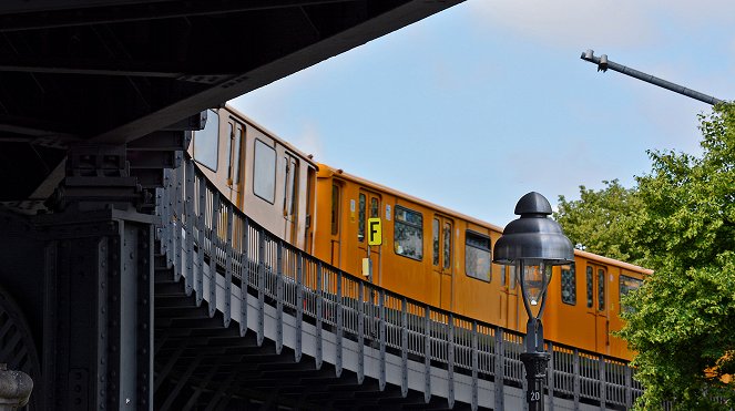 Eisenbahn-Romantik - Eisenbahnbilder Berlin: Auf Gleisen in den Untergrund - De la película