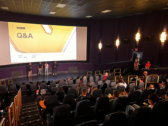 Island of Freedom - Events - Severoamerická premiéra Ostrova svobody na Mezinárodním filmovém festivalu ve Vancouveru 2. října 2022 za účasti režiséra a kameramana snímku. - Filip Blažek, Petr Januschka