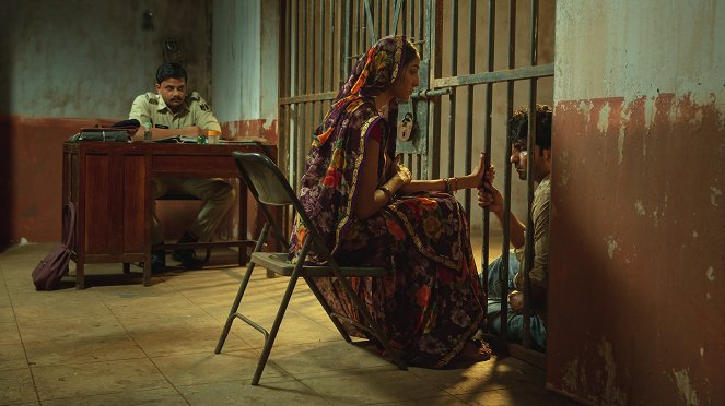 Khaki: Sprawa z Bihar - Sprawy miłosne Meety Devi: część 2 - Z filmu