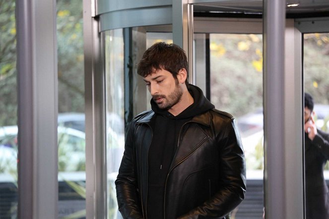 Yürek Çıkmazı - Episode 9 - Photos - Alp Navruz