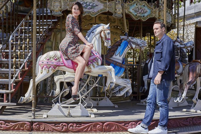 Sag' "oui" zur Liebe - Filmfotos - Mallory Jansen, Joshua Sasse