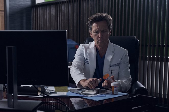 The Resident - Season 6 - Two Hearts - Photos - Andrew McCarthy