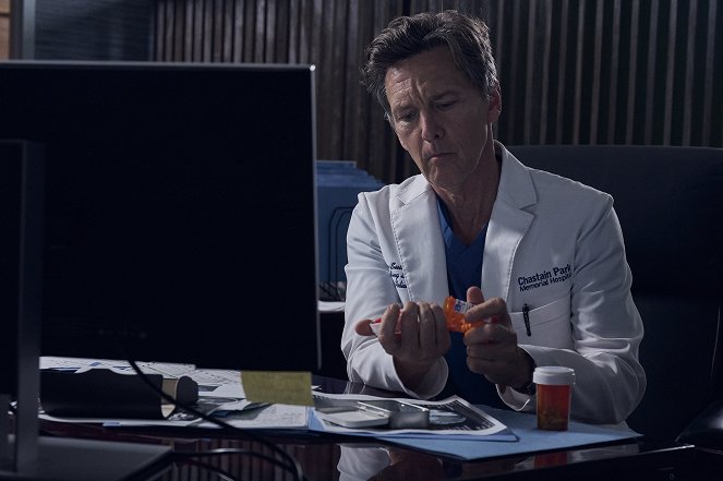 The Resident - Season 6 - Two Hearts - De la película - Andrew McCarthy