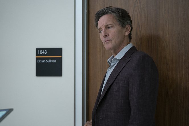 The Resident - One Bullet - Photos - Andrew McCarthy