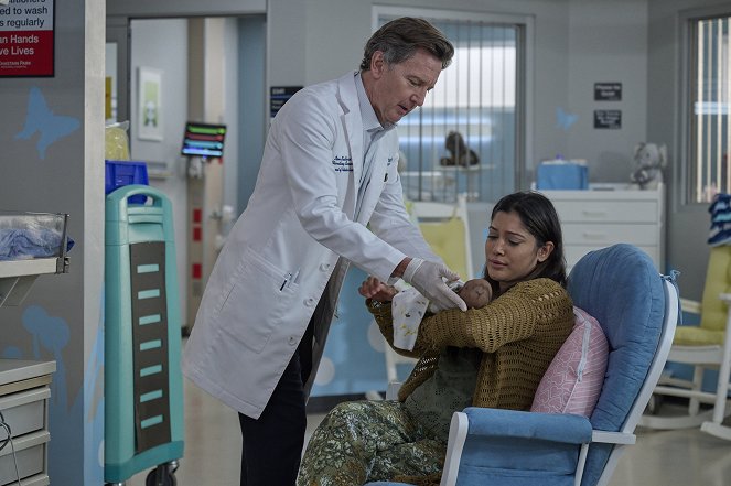 The Resident - It Won't Be Like This for Long - Photos - Andrew McCarthy, Aneesha Joshi