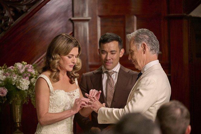 The Resident - For Better or Worse - Van film - Jane Leeves, Conrad Ricamora, Bruce Greenwood