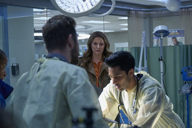 The Resident - All the Wiser - De la película - Jane Leeves, Manish Dayal