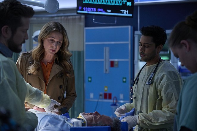 The Resident - Season 6 - All the Wiser - Photos - Matt Czuchry, Jane Leeves, Manish Dayal